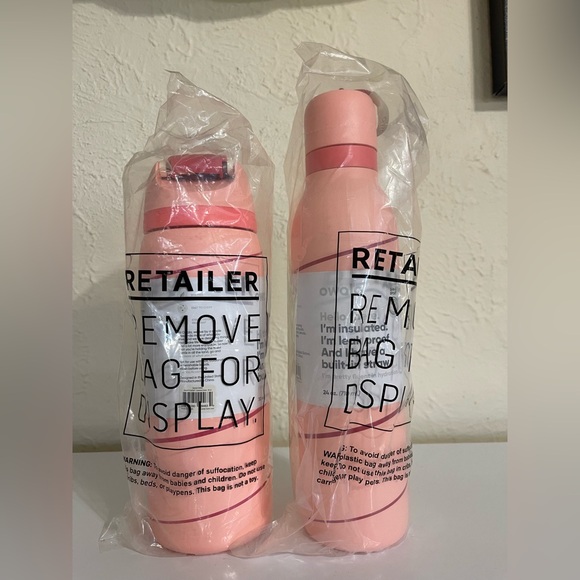 Owala Candy Cane Lane Bundle - 32oz FreeSip and 24oz FreeSip Twist - Picture 3 of 6